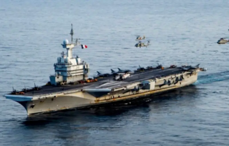 Déploiement du Charles-de-Gaulle en Méditerranée orientale après une attaque mortelle en Irak