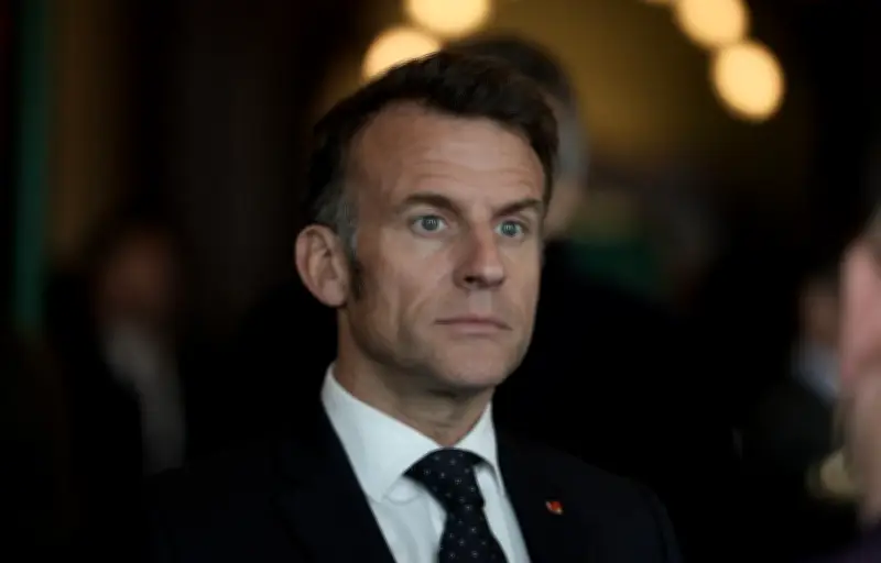 Députés exigent une condamnation ferme de Macron face au déferlement raciste contre des maires