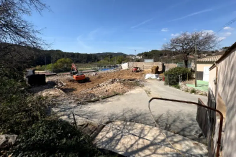 Draguignan : le manège équestre démoli, l'avenir du site en suspens pour un an