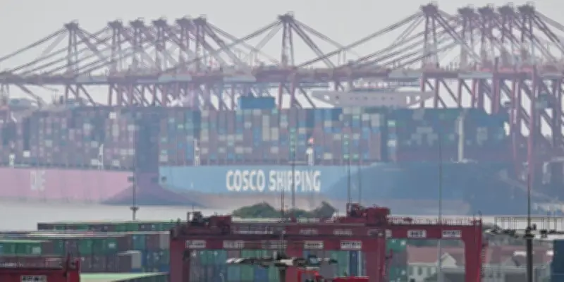 Détroit d'Ormuz : l'Iran assure le passage des navires non hostiles, Cosco reprend ses réservations