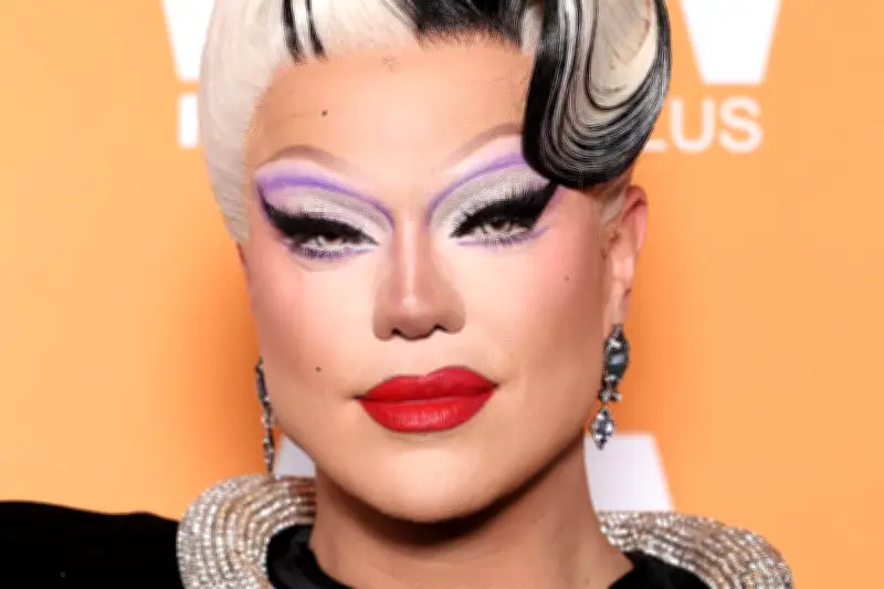 Du refuge communautaire au divertissement mondial : l'économie globale du drag