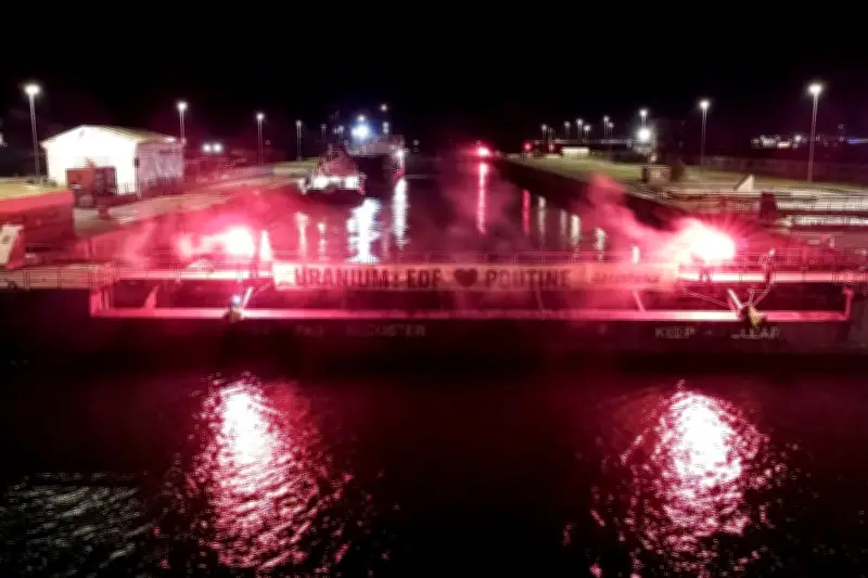 Dunkerque : Levée du blocage d'un cargo russe, 4 militants de Greenpeace en garde à vue