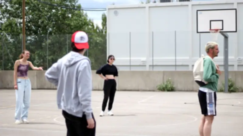 « Eddy » au lycée : un spectacle poignant sur la violence sociale et sexuelle porté par des adolescents