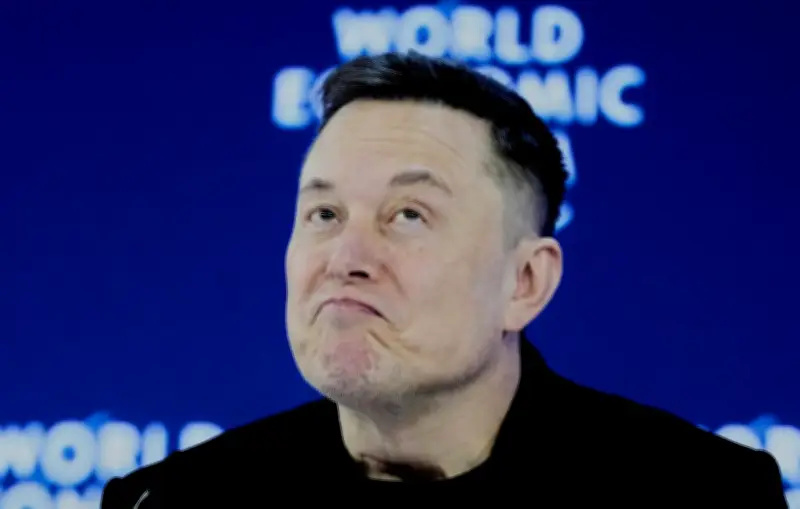 Elon Musk traite les procureurs parisiens d'« attardés mentaux » dans une affaire de manipulation boursière
