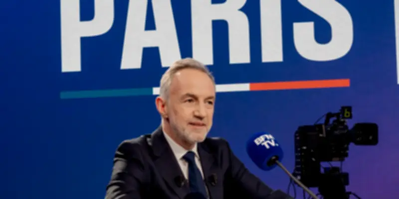 Emmanuel Grégoire accuse Macron d'intervention personnelle pour retrait de Sarah Knafo