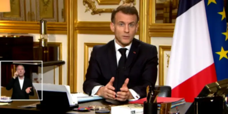 Emmanuel Macron critique l'Iran et déplore les frappes hors du droit international