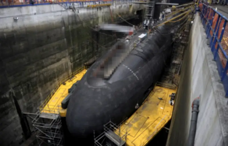 Emmanuel Macron à l'Île Longue : visite dans la base secrète de la dissuasion nucléaire