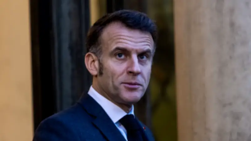 Emmanuel Macron propose des journées scolaires plus courtes et des vacances d'été réduites