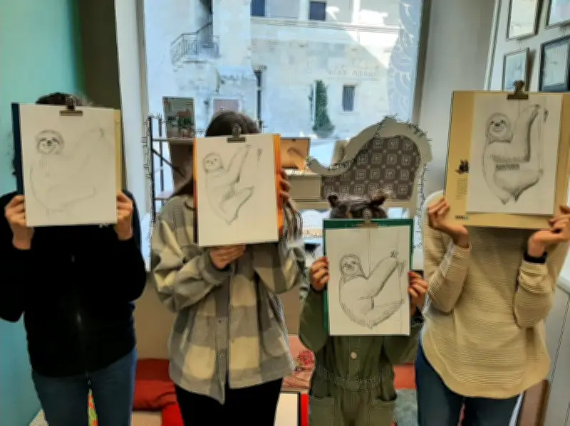 Emmanuelle Enfrin anime des ateliers artistiques pour tous pendant les vacances scolaires