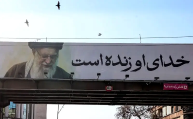 En Iran, l'attente des obsèques d'Ali Khamenei et la succession par son fils