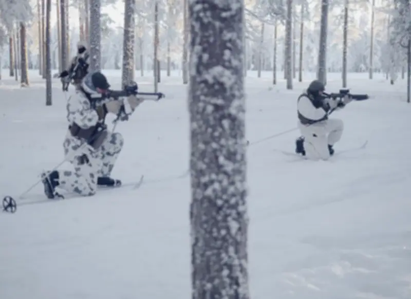 En Suède, l'armée s'entraîne à la guerre polaire en Arctique, un défi extrême