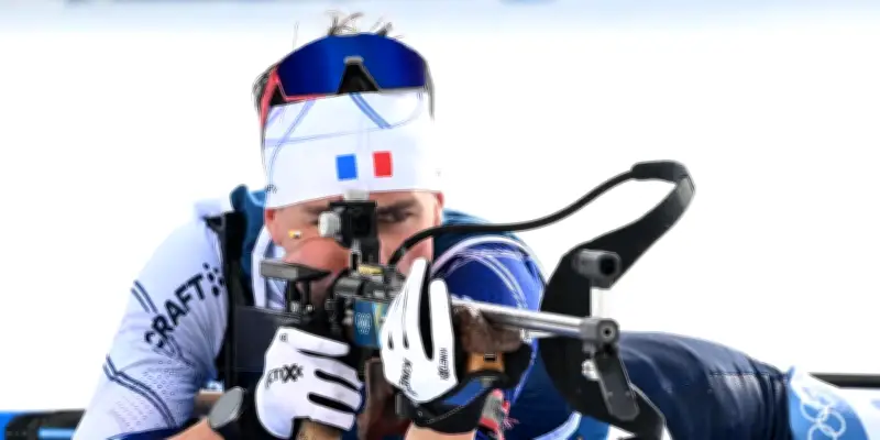 Eric Perrot s'empare du petit globe en individuel et vise le gros globe de cristal