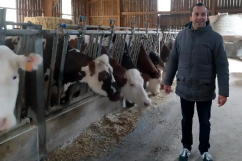 Erramun Etchecopar, éleveur basque, valorise son lait Idoki à Mauléon