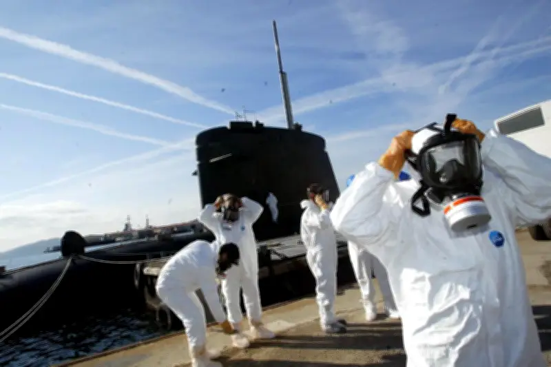 Exercice de sécurité nucléaire à Toulon : simulation d'un accident sur un sous-marin militaire