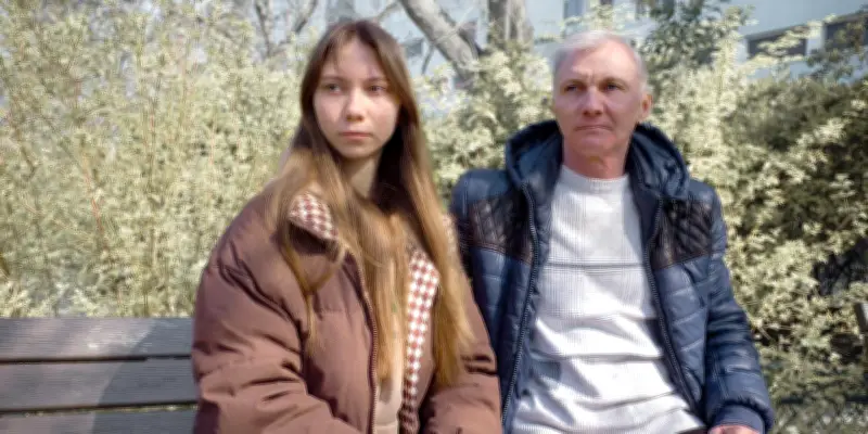 Exil en France d'un père et sa fille persécutés en Russie pour un dessin anti-guerre