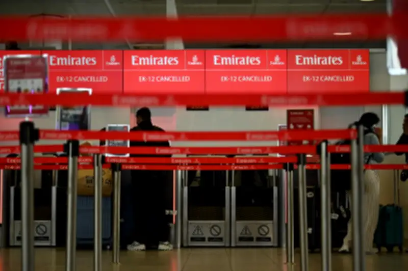 Explosions dans les aéroports du Golfe : des milliers de vols annulés après les frappes