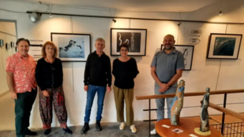 Exposition artistique à Langogne : Photographie abstraite et céramique raku en dialogue