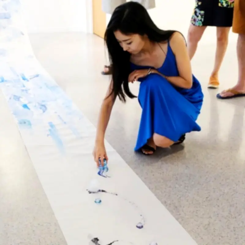 Exposition de Sayaka Asai : Ice Dyeing et Emakimonos au Château de Mélusine