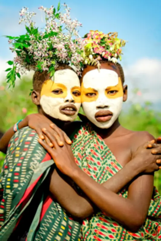 Exposition photographique « Cinq regards, cinq mondes » au hall des Carmes