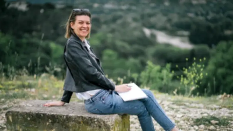 Exposition solidaire en Italie : Marilyne Paravel célèbre l'art et le lien social aux Angles