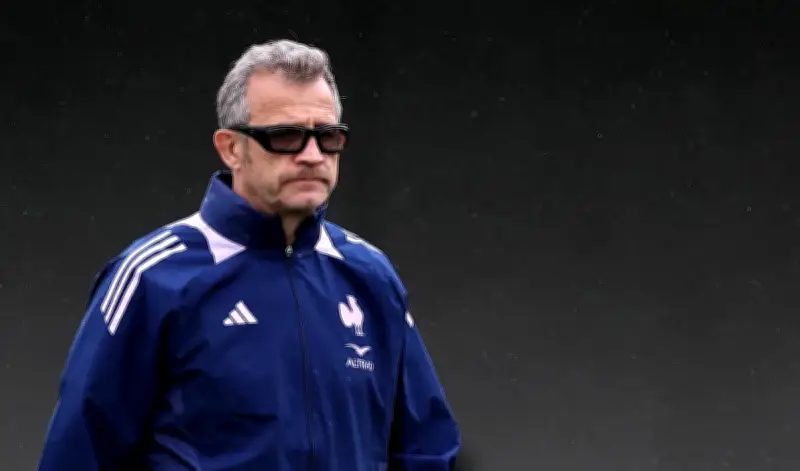 Fabien Galthié et l'art délicat des remplacements en rugby : entre planification rigide et adaptation