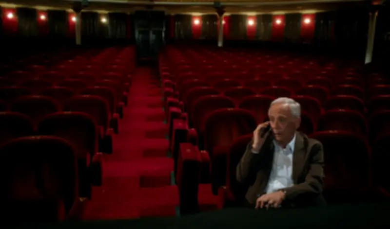 Fabrice Luchini brille dans 'Victor comme tout le monde', un film en vers audacieux