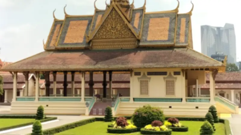 Famille gardoise bloquée au Cambodge : vols annulés et sentiment d'abandon face à la guerre