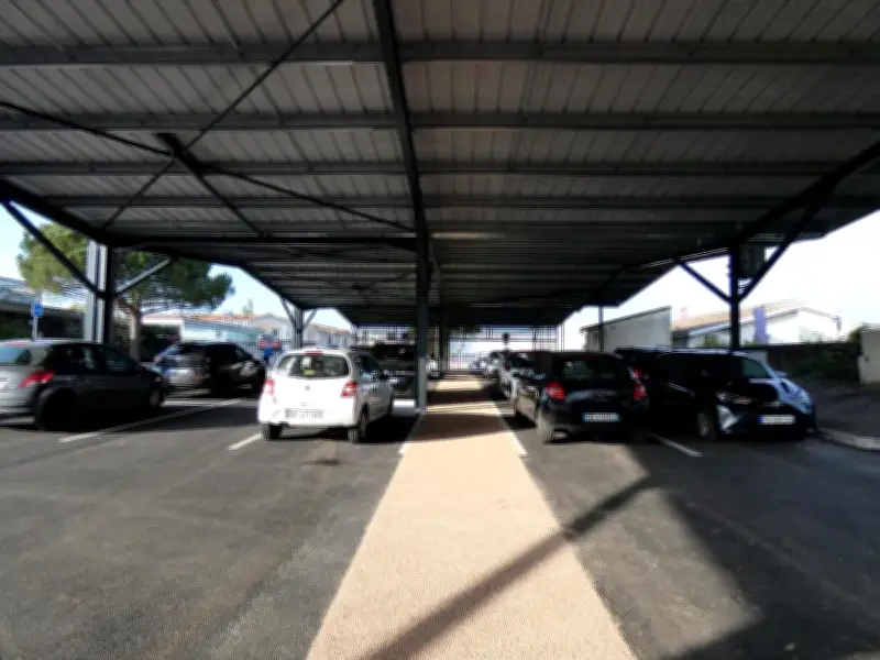 Fargues-Saint-Hilaire inaugure son marché dominical sous une halle photovoltaïque