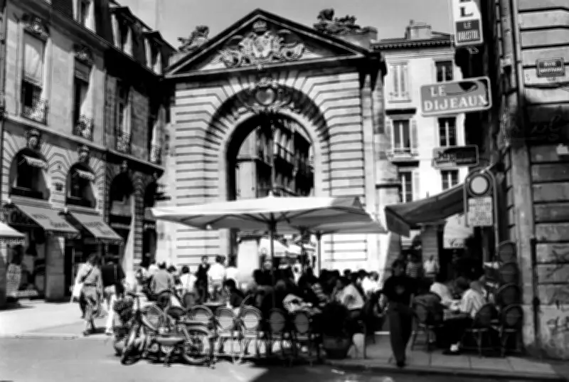 Fermeture définitive du bar-brasserie Le Dijeaux à Bordeaux, remplacé par le Breizh Café