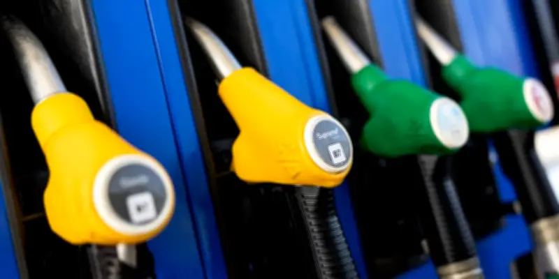 Flambée historique du pétrole : le gouvernement étudie les scénarios face à la crise