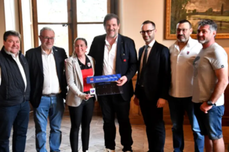 Florian Grill à Aire-sur-l'Adour pour le label trois étoiles de l'école de rugby