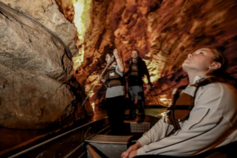 Formation des guides bateliers au gouffre de Padirac : immersion à 103 mètres sous terre