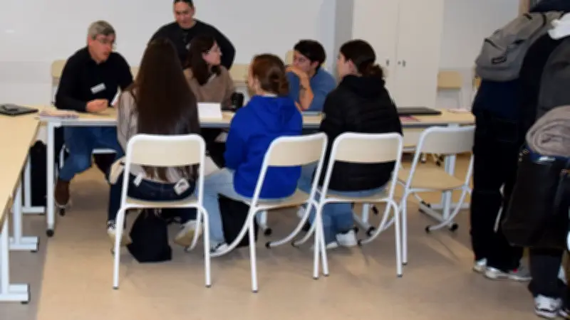 Forum de l'orientation au Lycée Simone Veil : les anciens élèves guident les futurs étudiants