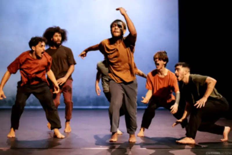 Fouad Boussouf présente 'Näss' au Comœdia : une ode chorégraphique à la fraternité