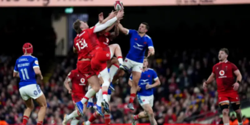 France-Angleterre : les ballons hauts, arme fatale du XV tricolore pour le titre