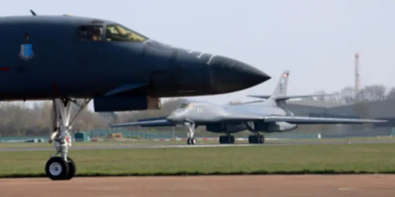 France : pas d'interdiction totale des survols militaires vers Israël selon Le Monde