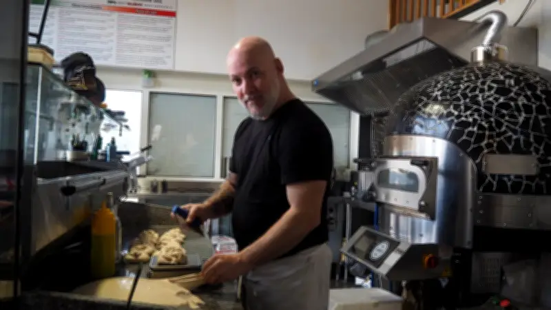 Francky Cacciatore, le pizzaïolo biterrois, vise les titres nationaux et mondiaux