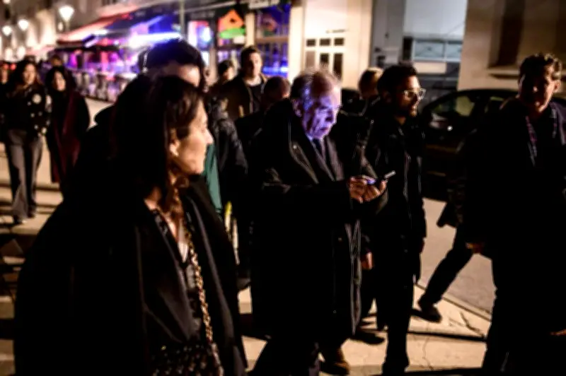 François Bayrou en difficulté à Pau face à une triangulaire serrée au second tour