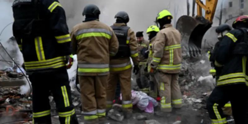 Frappe russe à Kharkiv : sept morts dont deux enfants dans un immeuble détruit