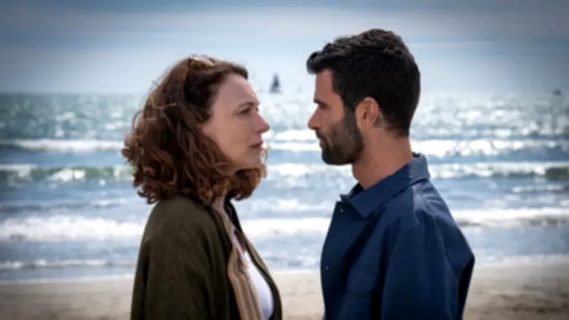 Frédéric Lopez présente son film 'Après la fin' tourné en Camargue