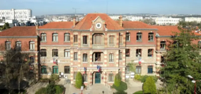 À Fresnes, la mairie vandalisée avant l'installation du nouveau conseil municipal