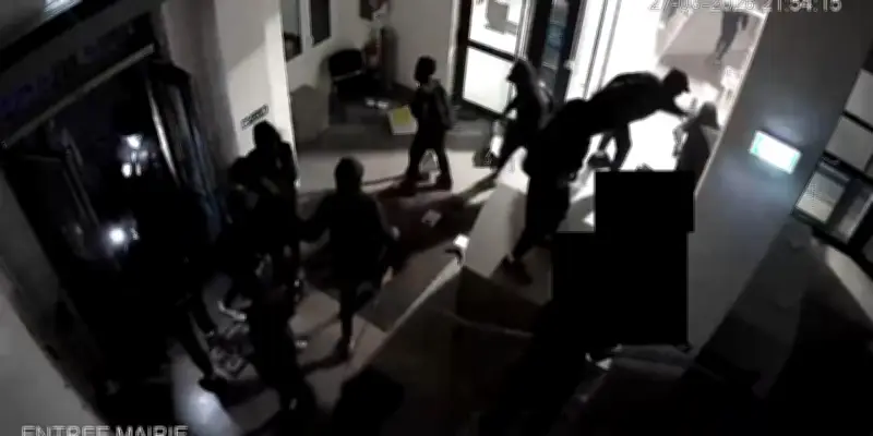 Fresnes : la mairie vandalisée à la veille de l'installation de la nouvelle équipe municipale