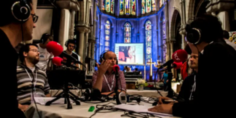 Fusion chaotique des radios catholiques RCF et RND révèle des tensions identitaires