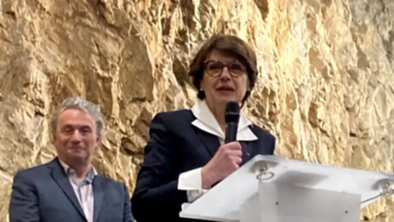 Gard : drones autorisés pour traiter les vignes et loi d'urgence agricole annoncés par la ministre