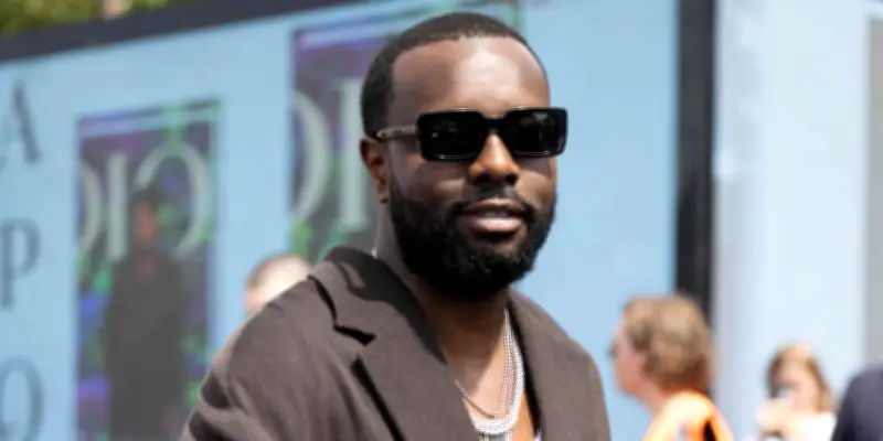 Garde à vue prolongée pour le rappeur Gims après une altercation à Paris