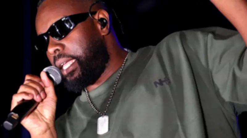 Gims sur scène malgré sa mise en examen pour blanchiment aggravé