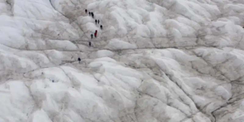 Glaciologie : une science vitale face à la disparition des glaciers