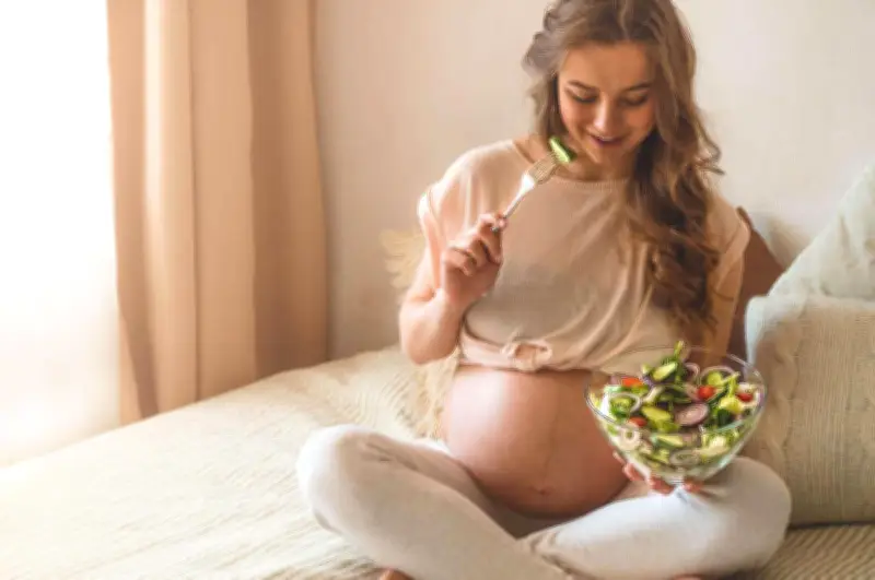 Grossesse : les nutriments essentiels pour le développement du bébé