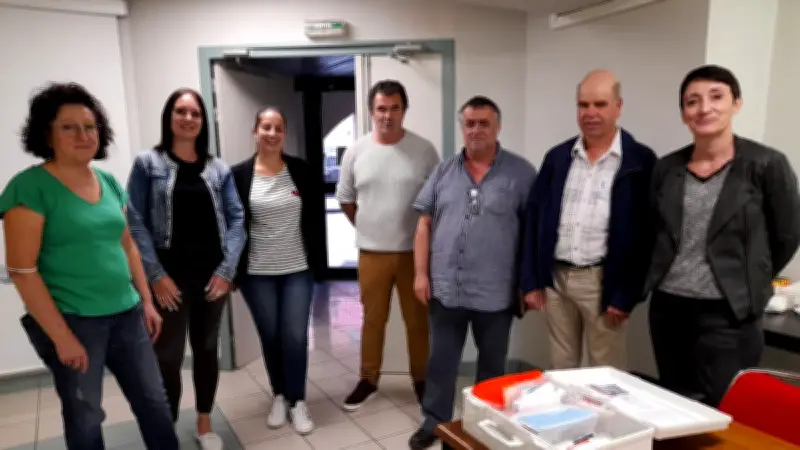 Groupama équipe l'école des Cardabelles d'une trousse de premiers secours