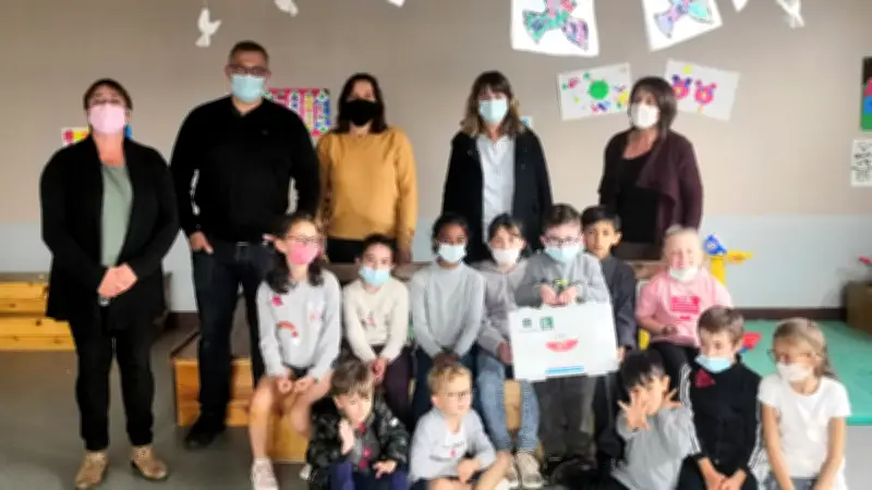 Groupama équipe les écoles de Lozère avec des valises de premiers secours